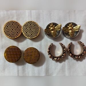 7 pair gold plugs-hold for Missy